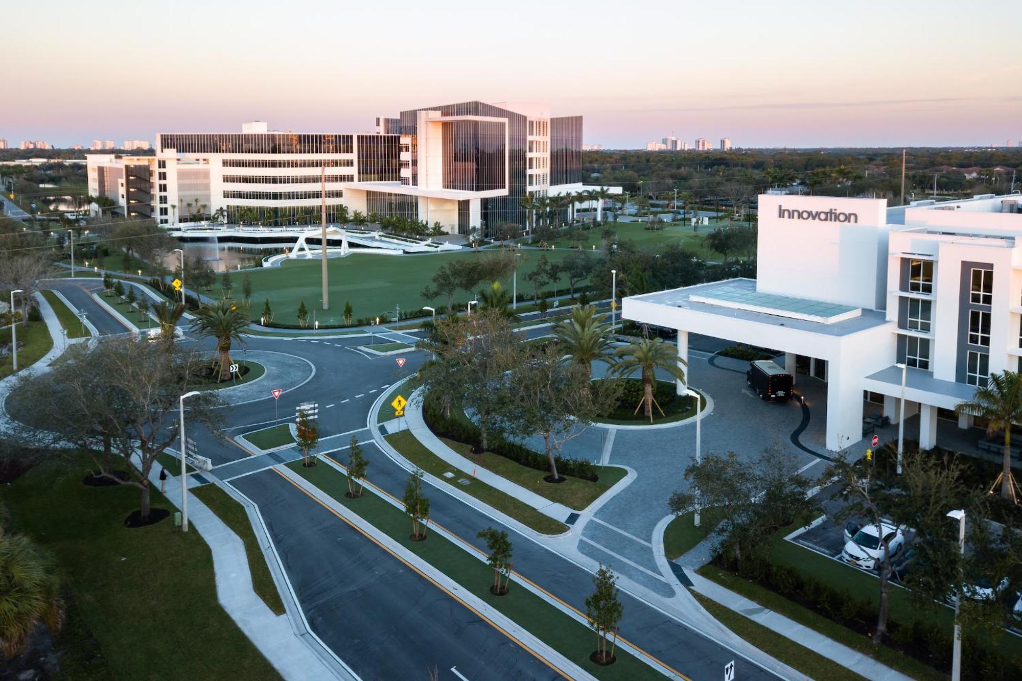 Innovation Hotel Naples Park Exterior photo