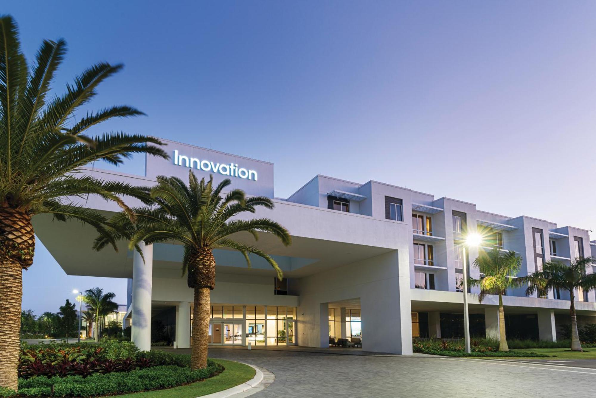 Innovation Hotel Naples Park Exterior photo