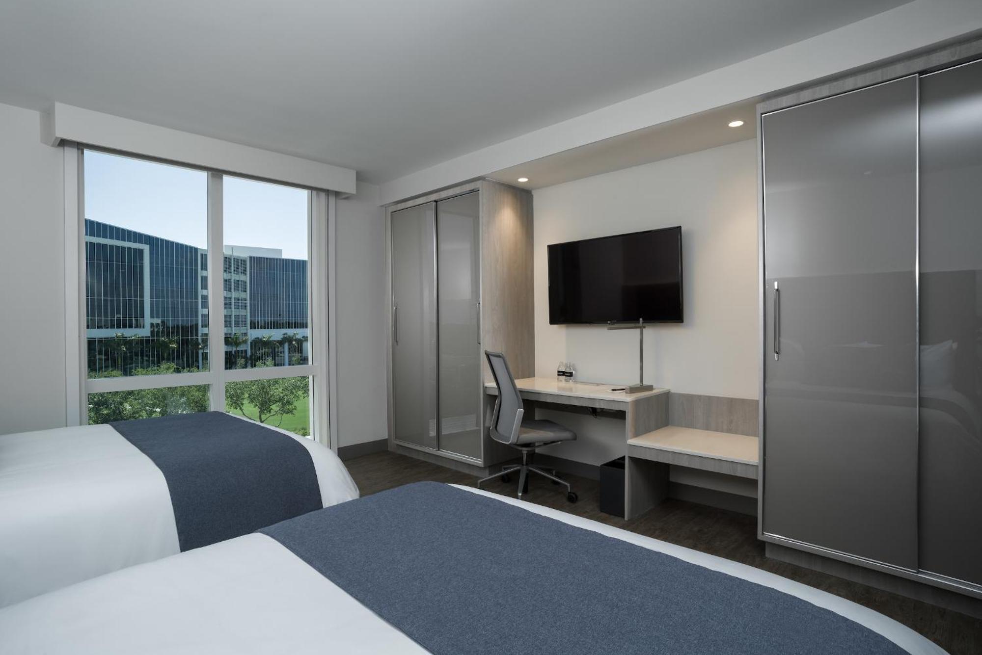Innovation Hotel Naples Park Exterior photo