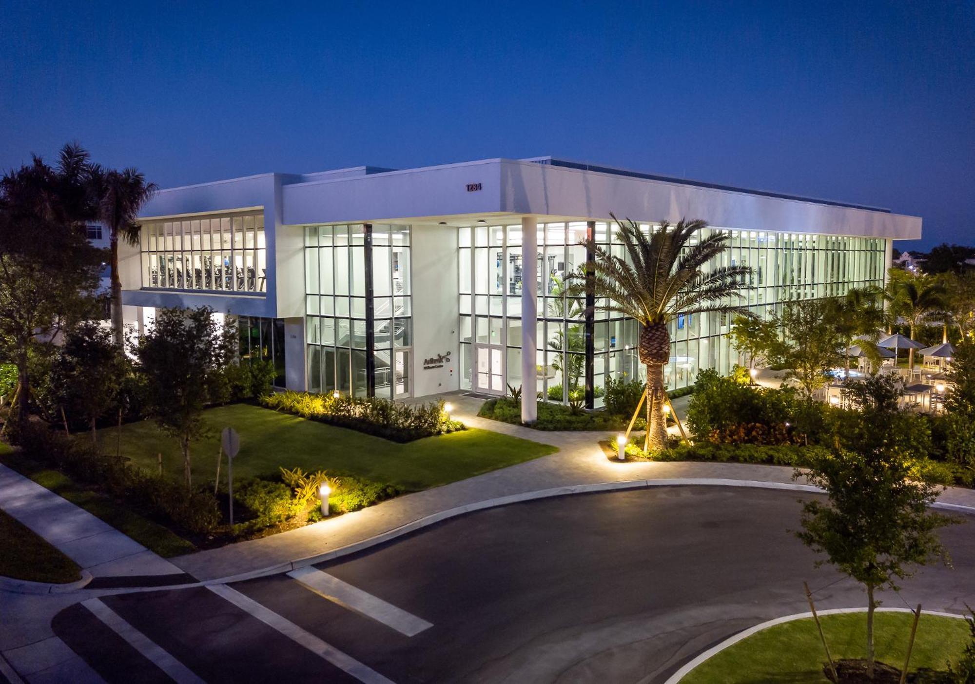 Innovation Hotel Naples Park Exterior photo