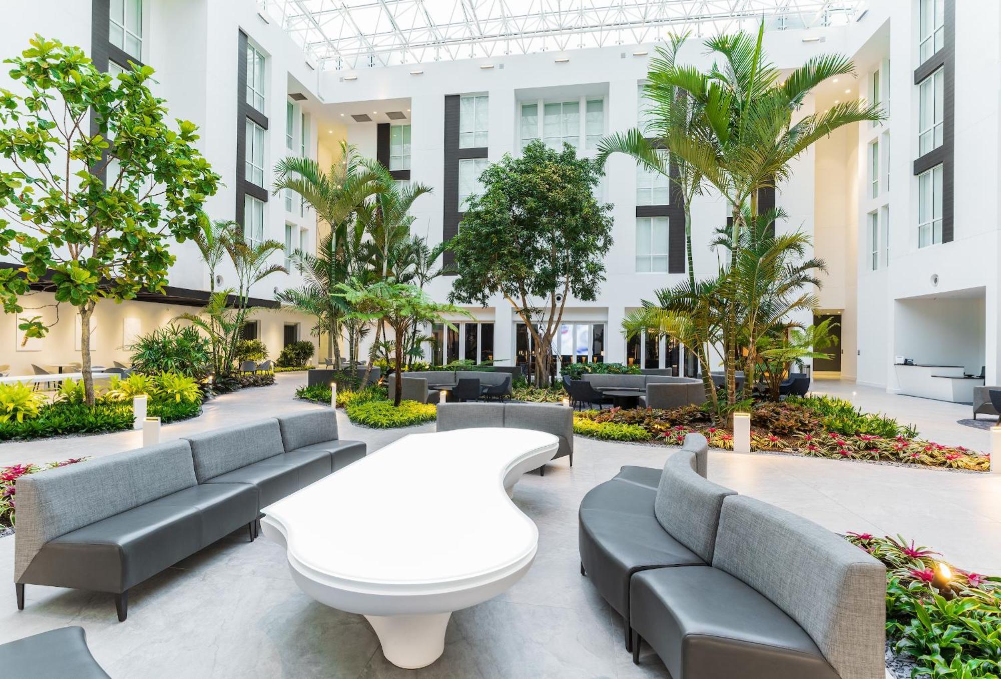 Innovation Hotel Naples Park Exterior photo